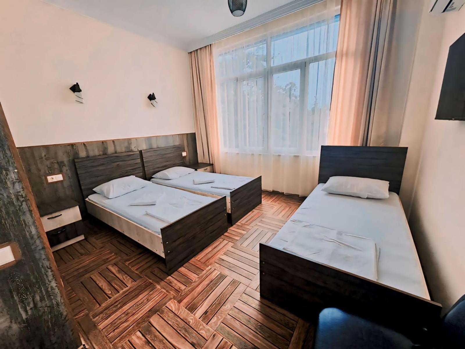Hotel Nine Brothers Махинджаури Экстерьер фото
